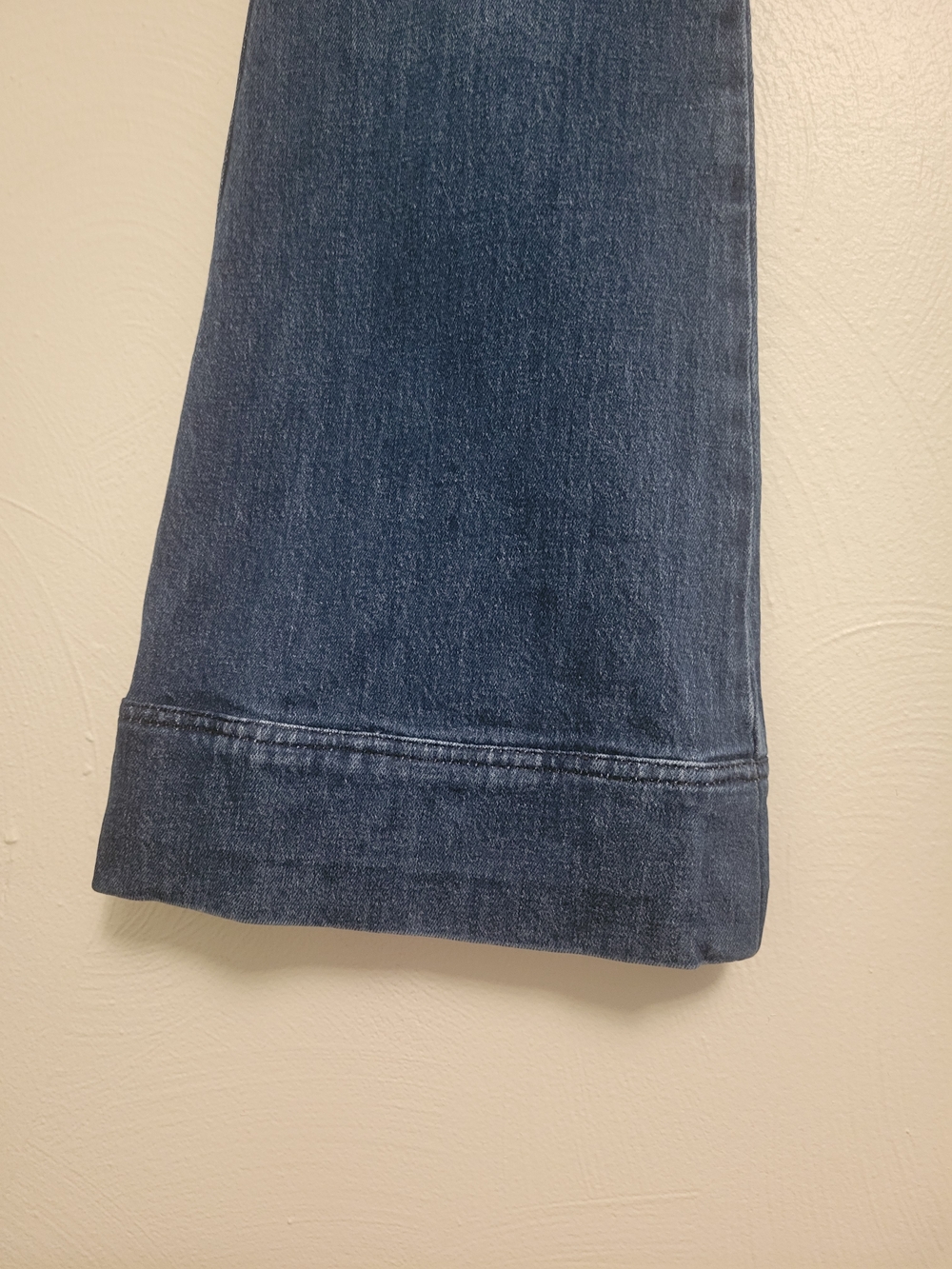 Alice + Olivia Beautiful Jeans High Rise Bell Bottom Size 25 - Picture 5 of 9